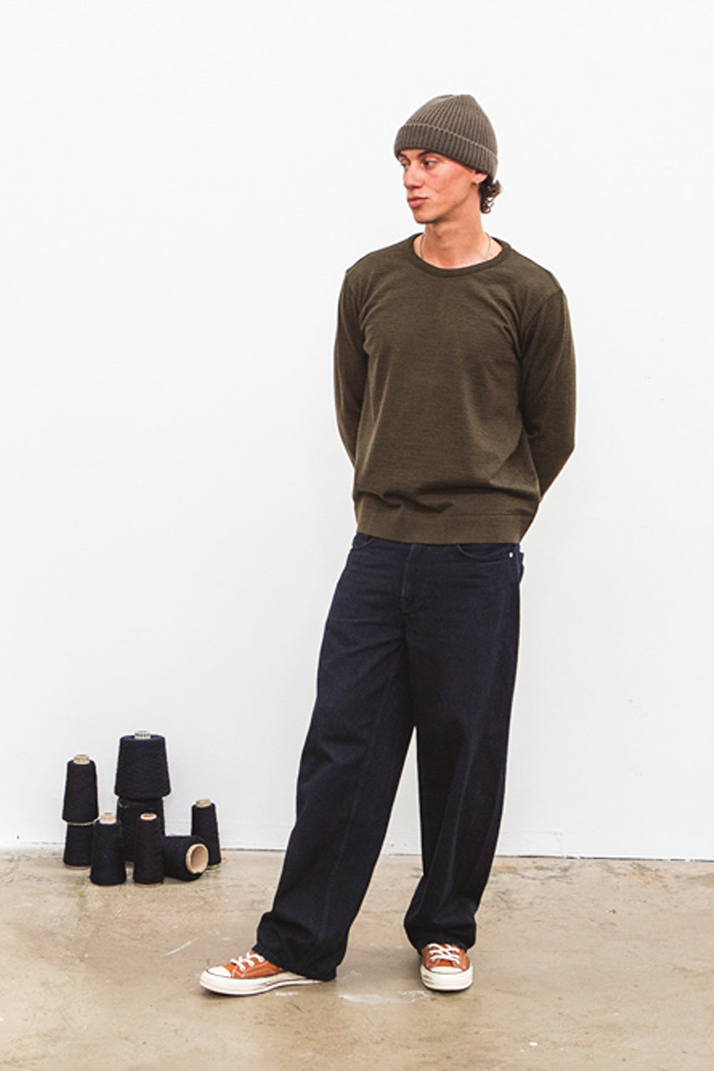 Pull col rond fin MERET kaki en laine mérinos extrafine, fabriqué en France