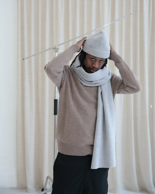 Echarpe et bonnet gris clair en laine 